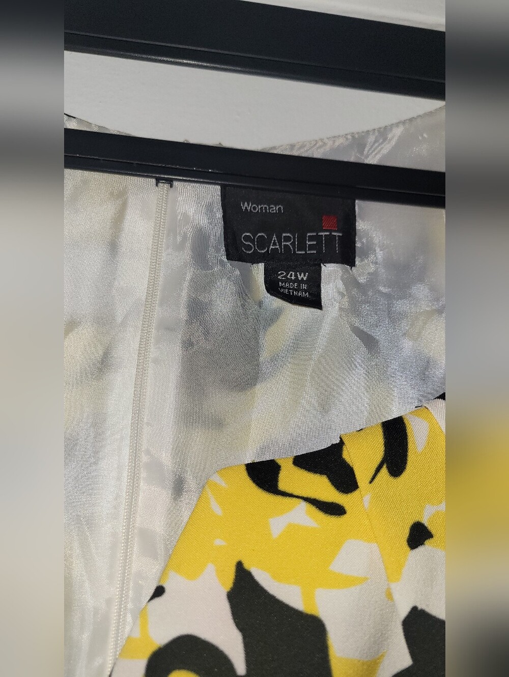 Women's Sleeveless Floral Dress in Yellow, White, Black, Sleeveless Dress Sz 24W - Picture 5 of 6